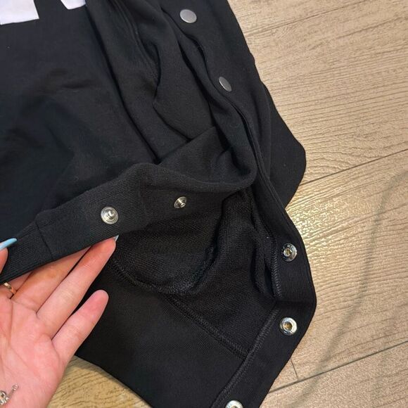 Pink long sleeve snap button sweater size medium - Picture 4 of 8